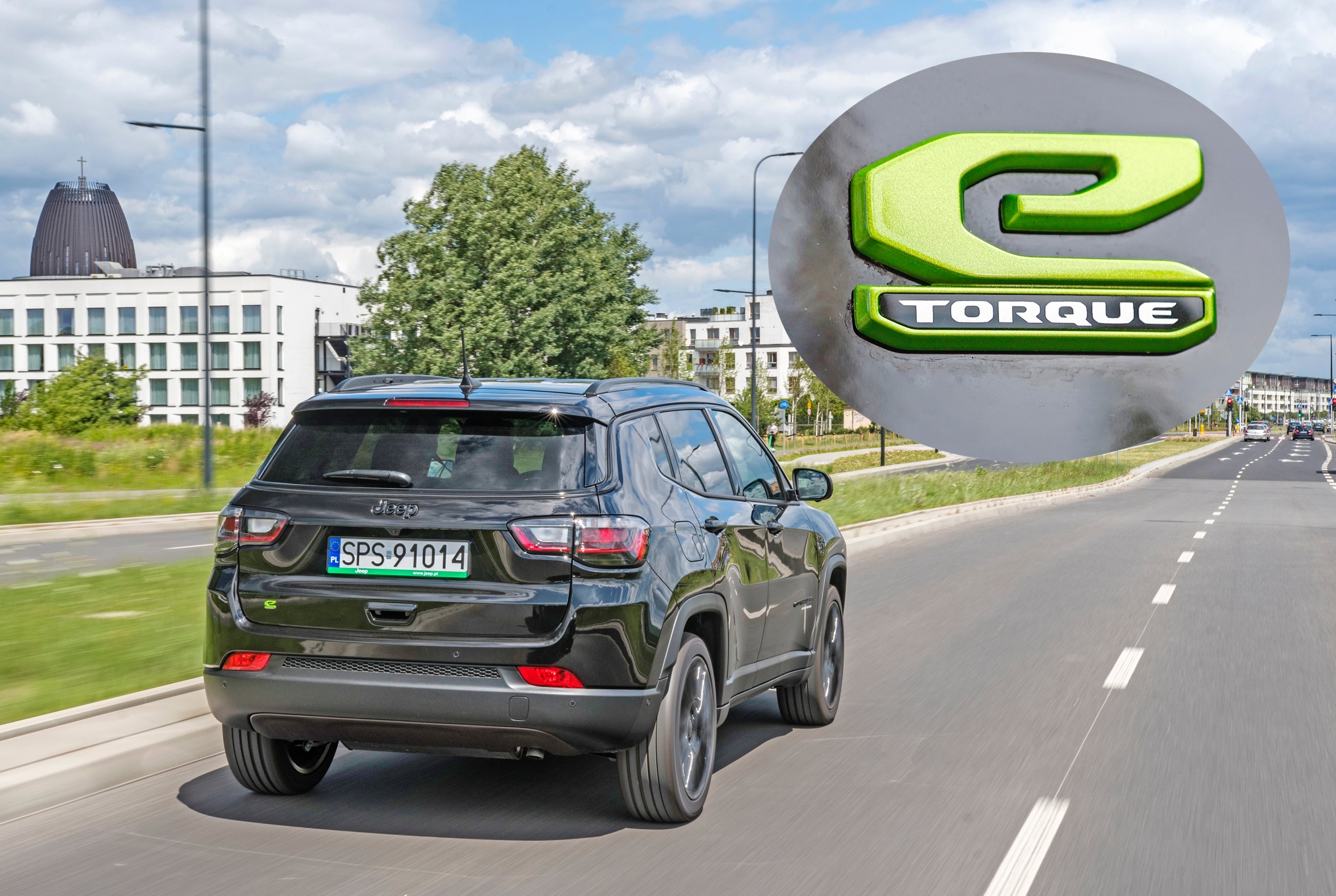 Jeep Compass e-Hybrid – tył w ruchu z logo e torque