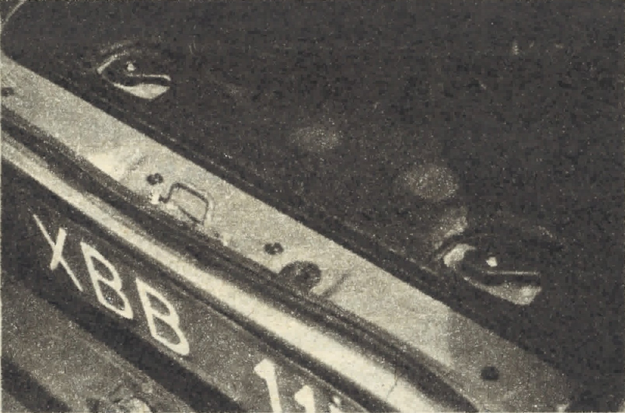 Polski Fiat 126 BIS pokrywa komory silnikowej