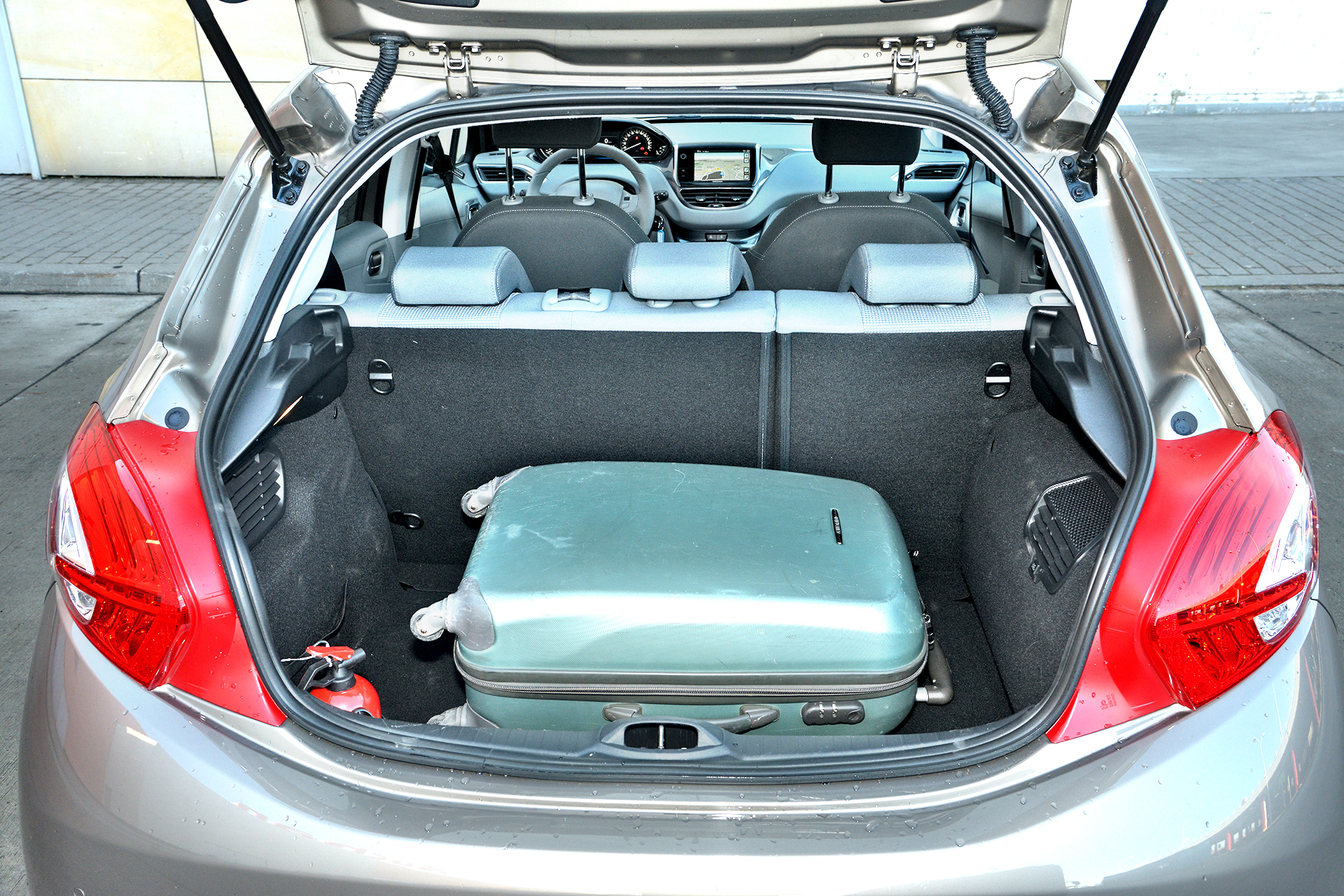 peugeot 208 bagaznik