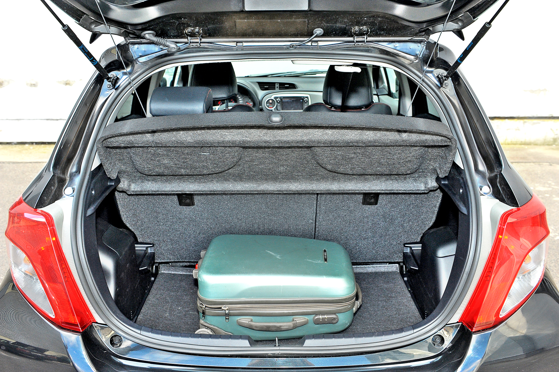 toyota yaris bagaznik