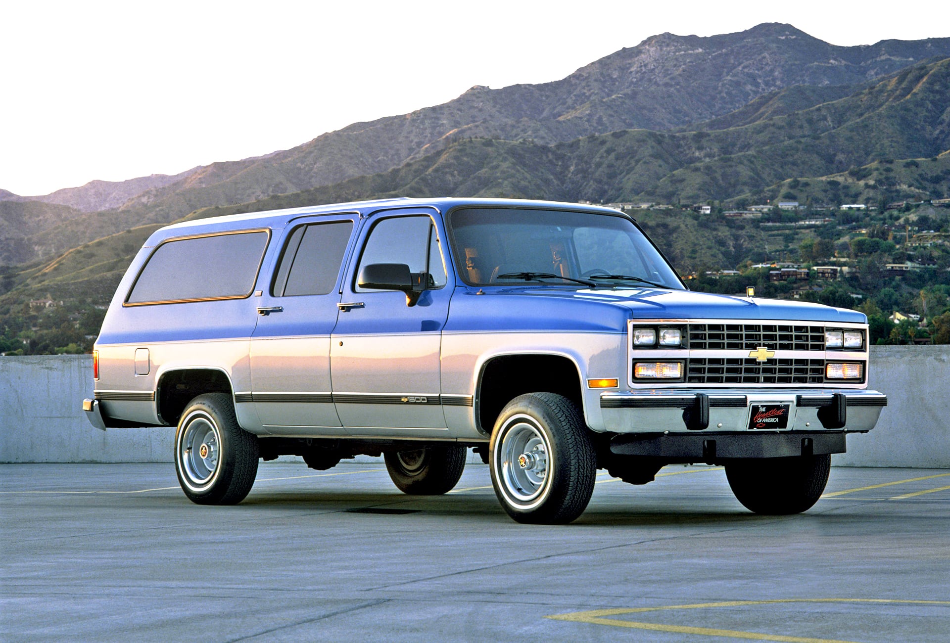 Chevrolet Suburban – bok i przód