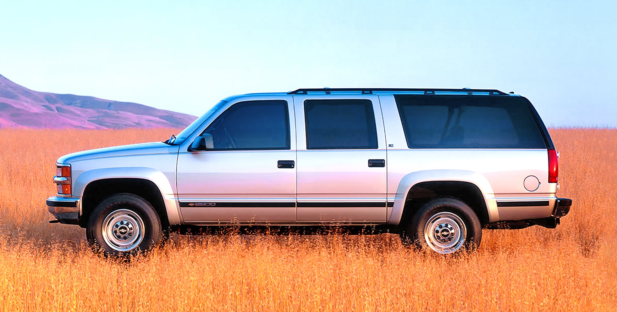 Chevrolet Suburban – bok