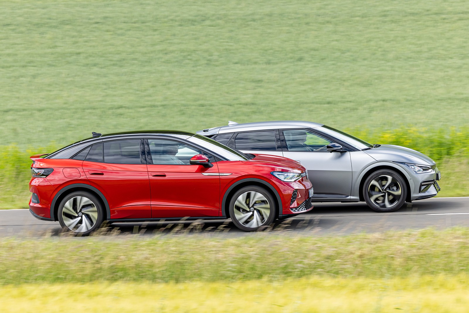 kia_ev6_vw_id.5_test_2022_bok