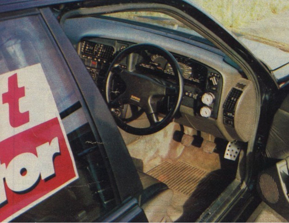 Lotus Omega – wnętrze