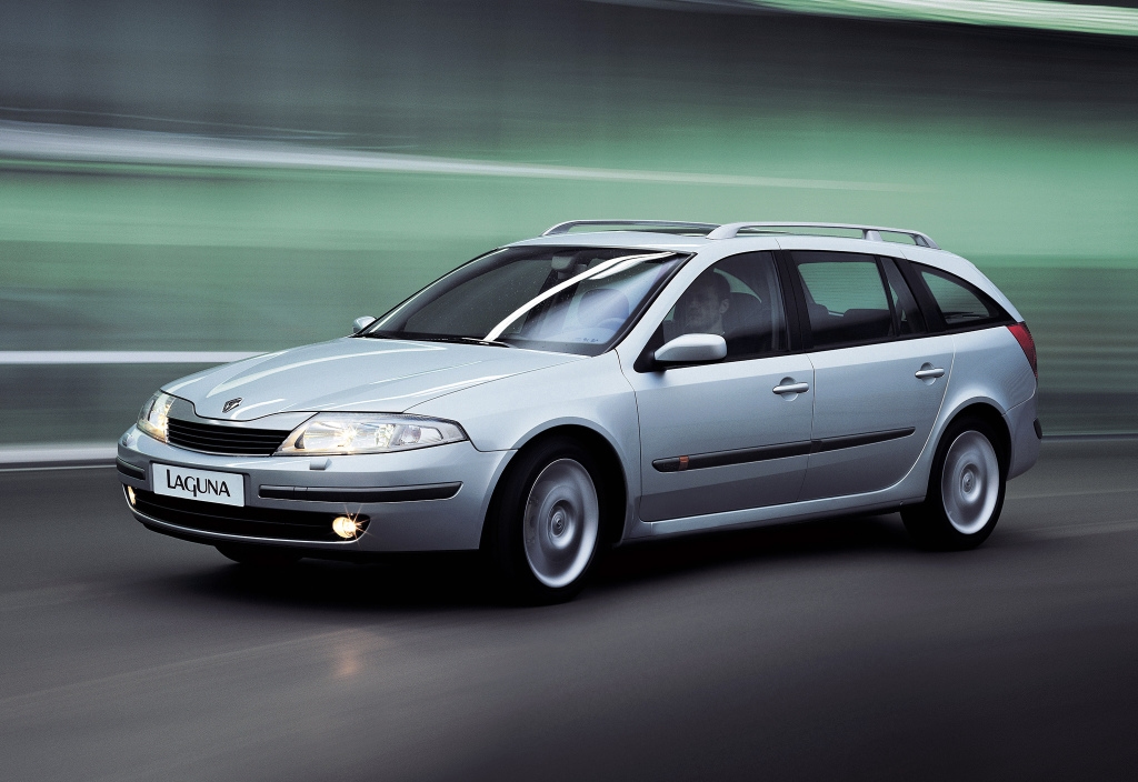 Renault Laguna kombi – przód i bok w ruchu