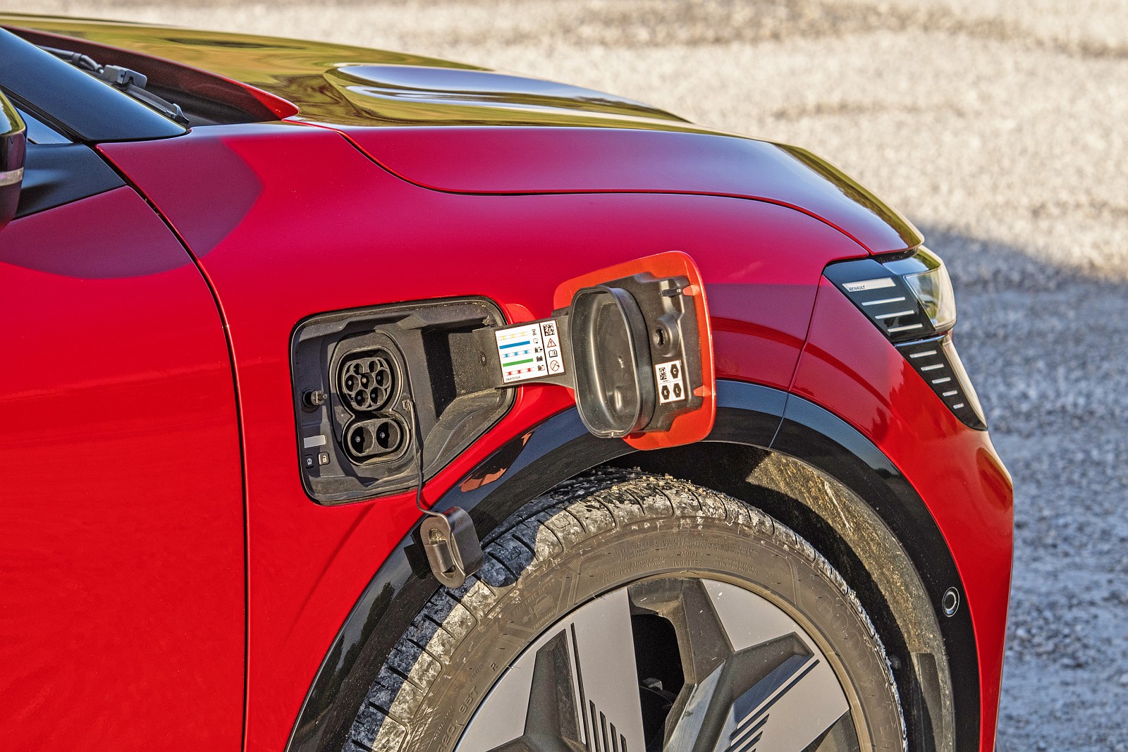 renault_megane_e-tech_2022_test_ładowanie