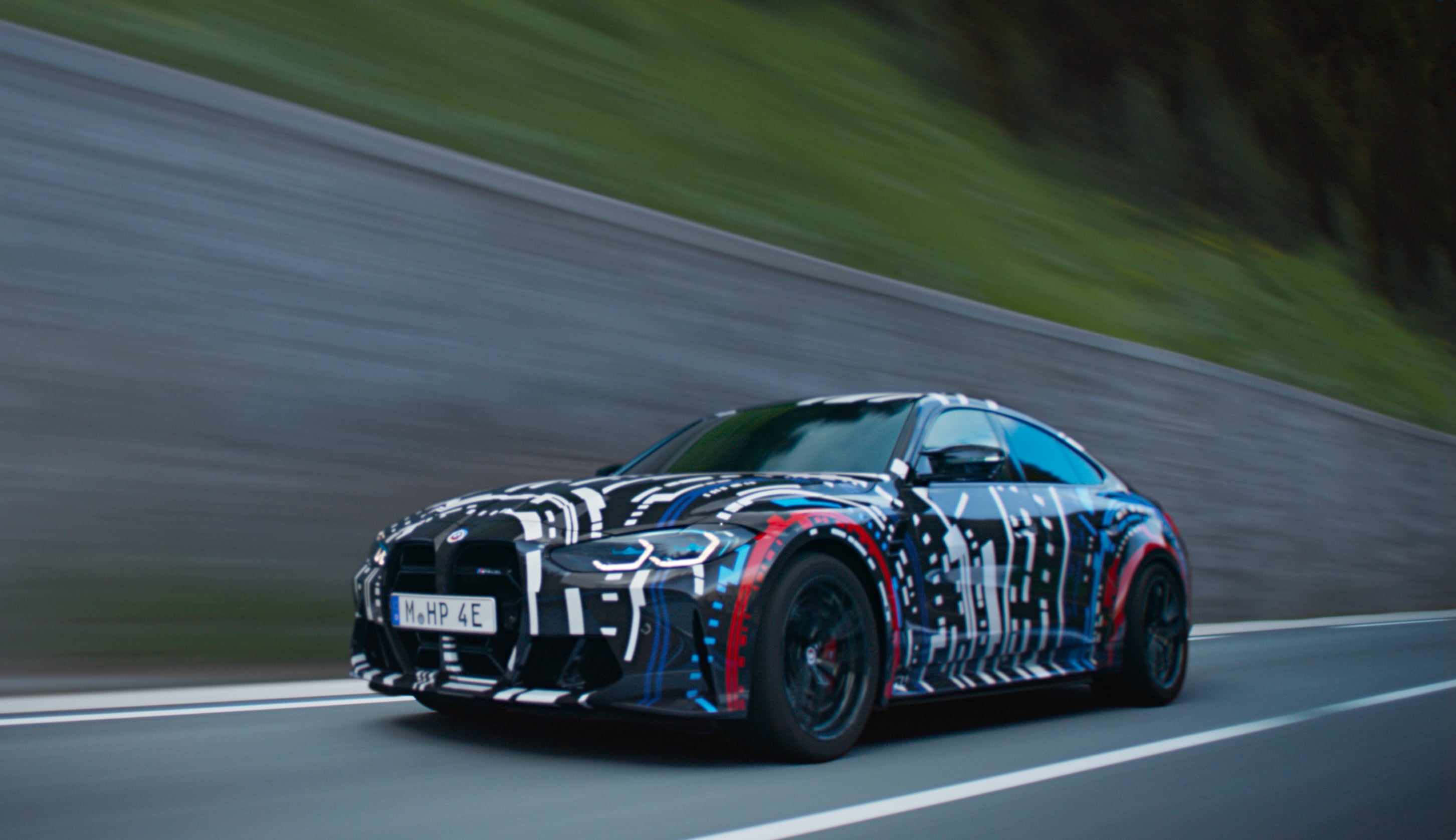 BMW i4 Prototype – przód i bok ruch