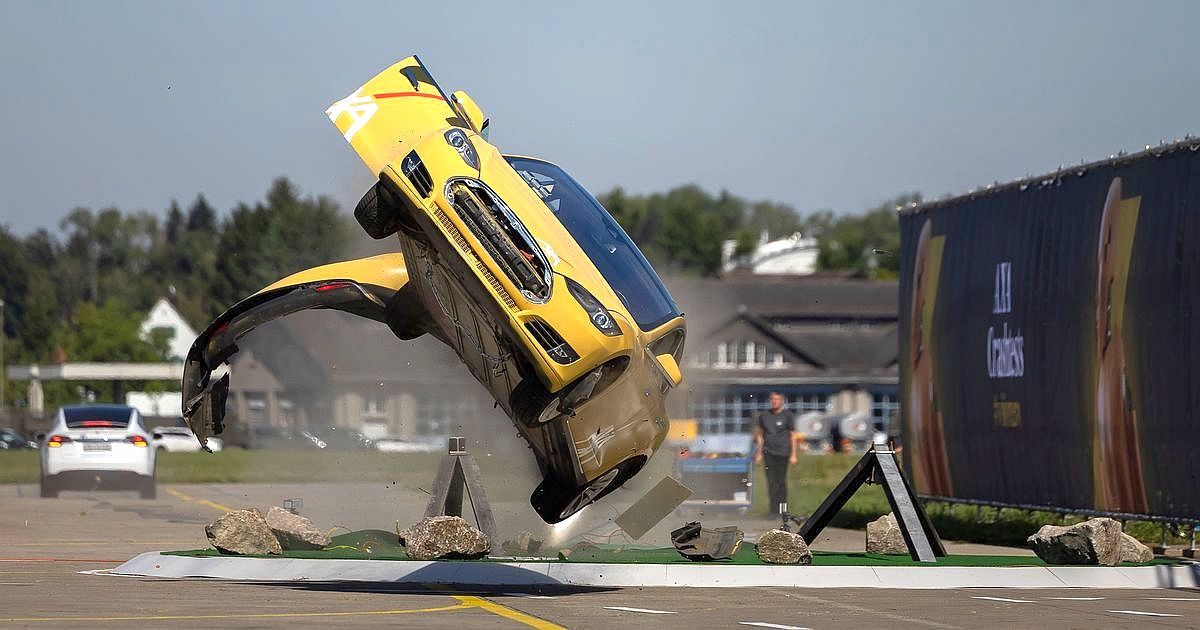 Tesla_model_S_wypadek_AXA