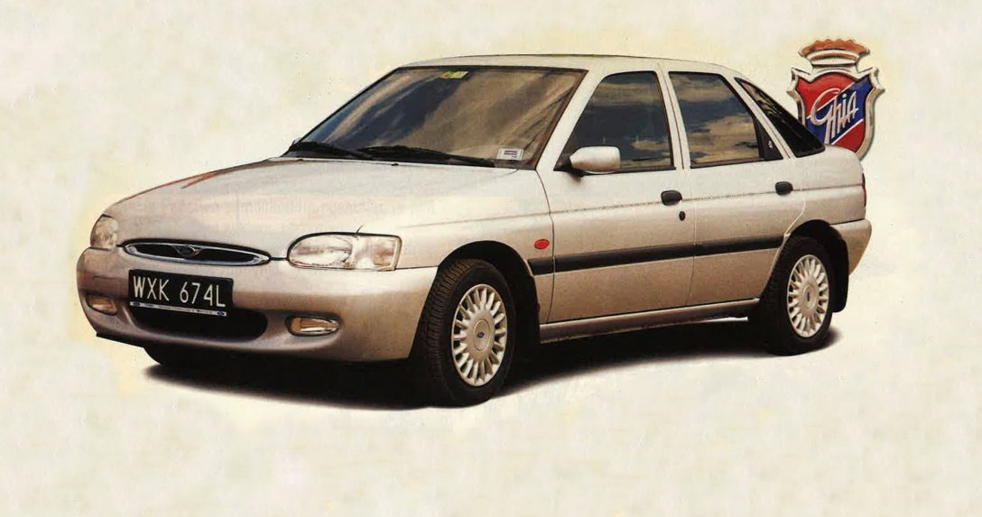 Ford Escort 1.6 16V Ghia – przód i bok z logo Ghia