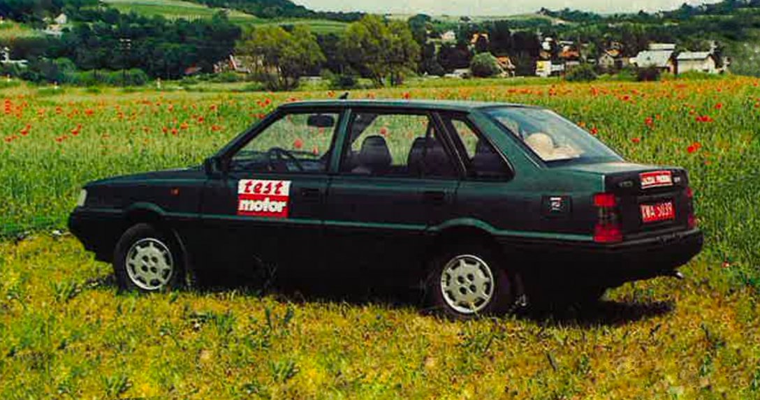Polonez Atu 1.4 – bok na łące