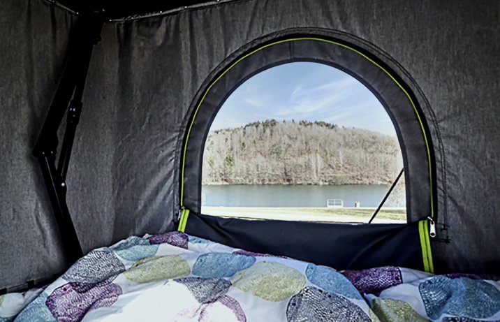 Namiot dachowy – okno