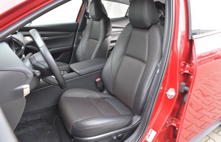 Mazda 3 2022 test - fotele