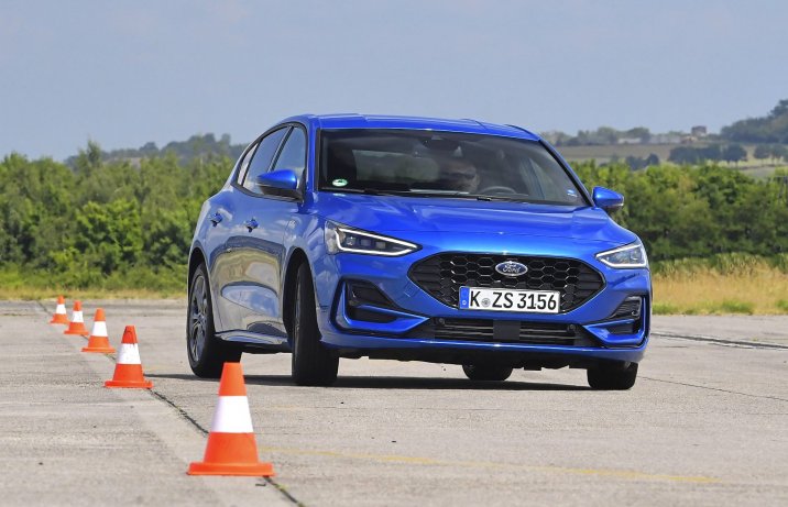 Ford Focus 1.0 EcoBoost Hybrid 155 test 2022 – przód