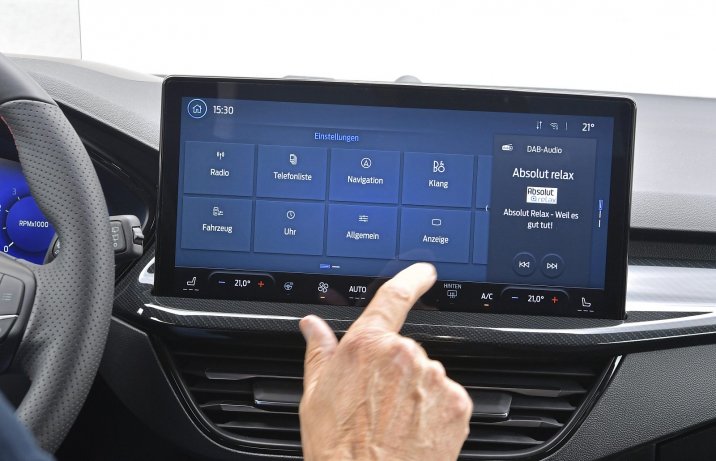 Ford Focus 1.0 EcoBoost Hybrid 155 test 2022 – ekran systemu operacyjnego