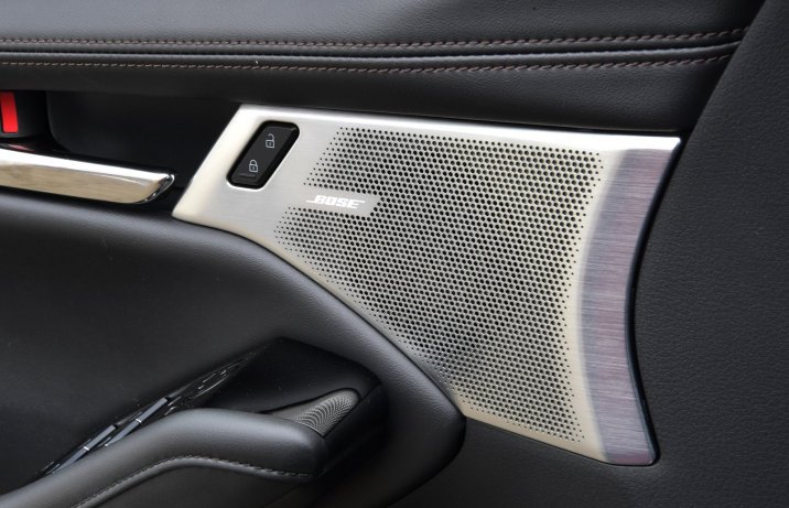 Mazda 3 2.0 e-Skyaktiv G 150 – nagłośnienie Bose