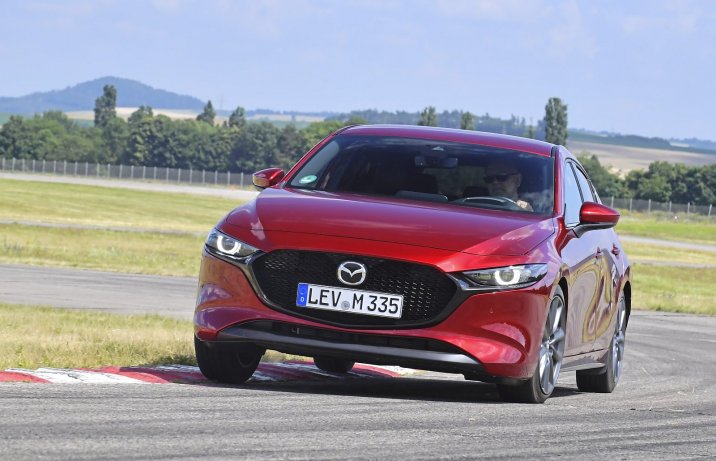 Mazda 3 2.0 e-Skyaktiv G 150 – przód