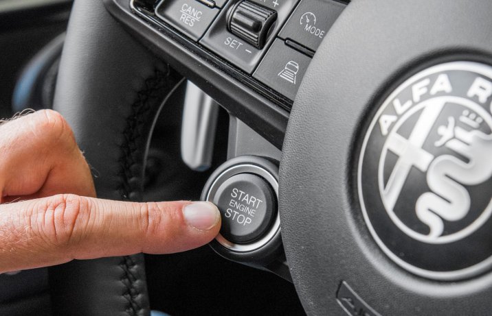 Alfa Romeo Tonale - przycisk startera