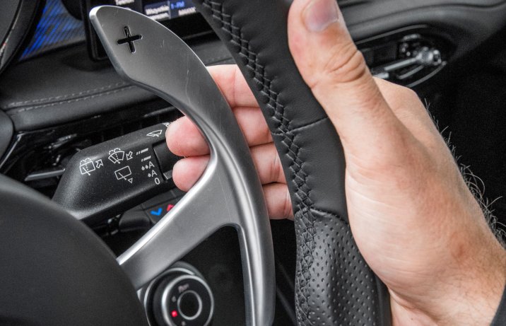 Alfa Romeo Tonale - łopatka automatu