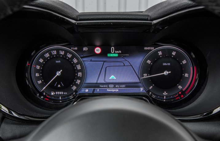 Alfa Romeo Tonale - zegary z mapą