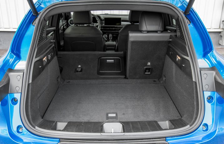 Alfa Romeo Tonale - złożone oparcie