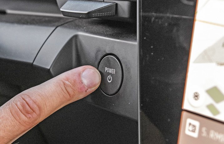 Renault Megane E-Tech EV60 – power, rozrusznik, uruchomienie