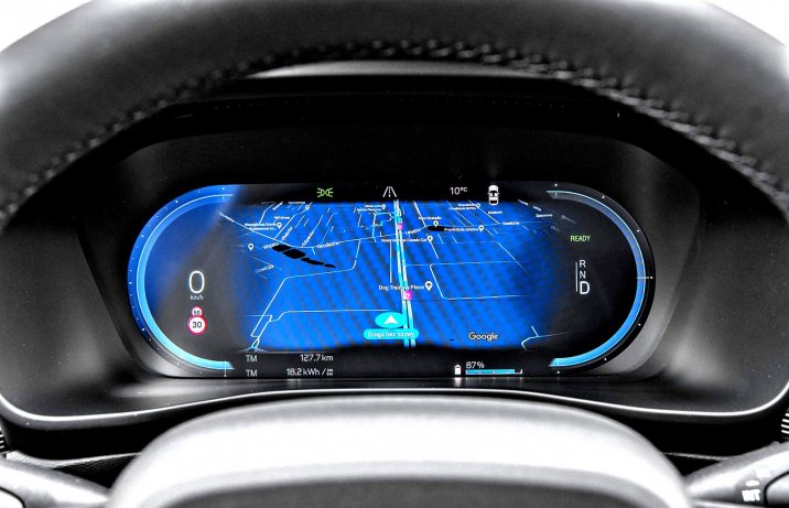 Volvo XC40 (2022) – cyfrowe wskaźniki, zegary