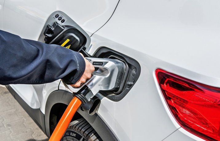 Volvo XC40 P6 (2022) – ładowanie