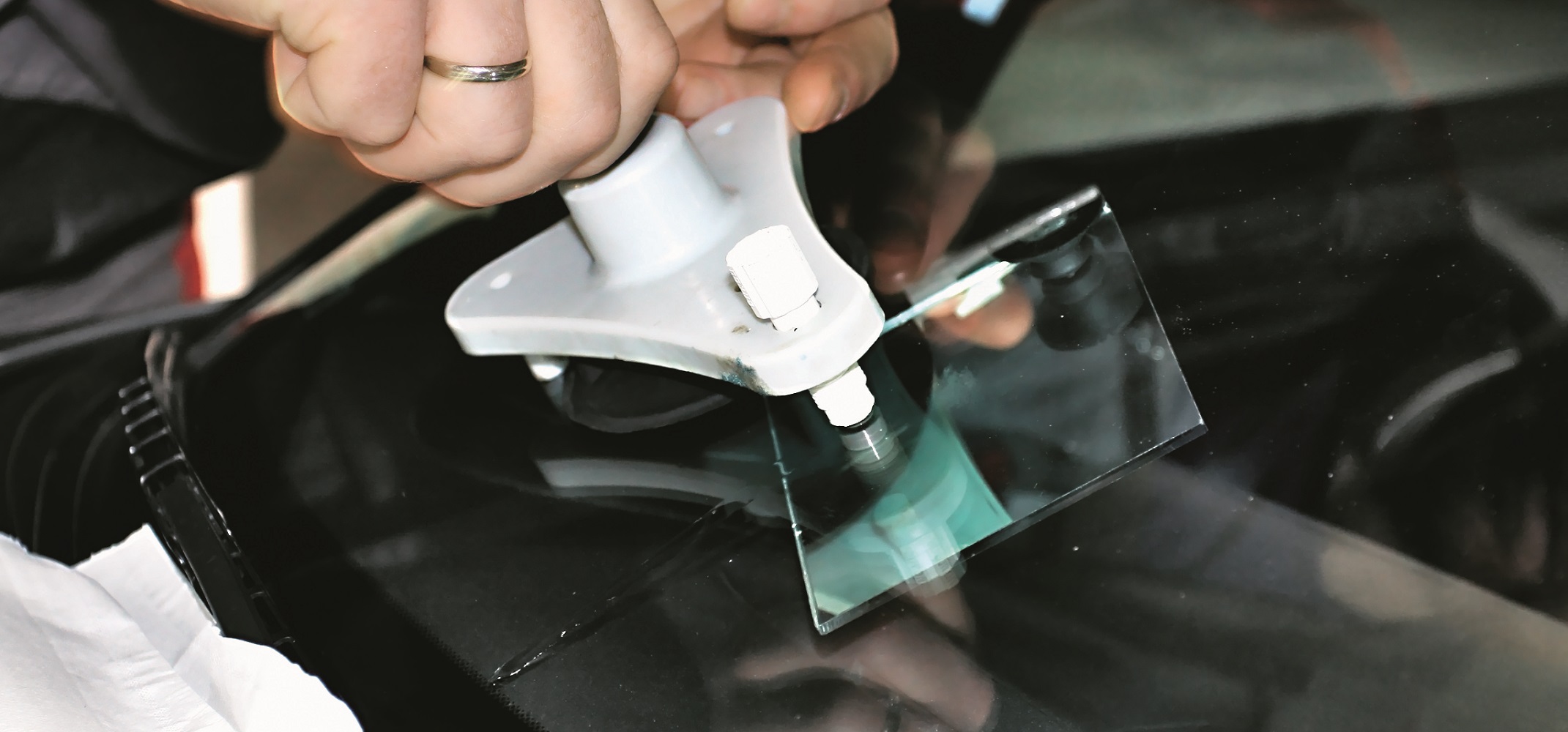 naprawa odpryskow na szybie