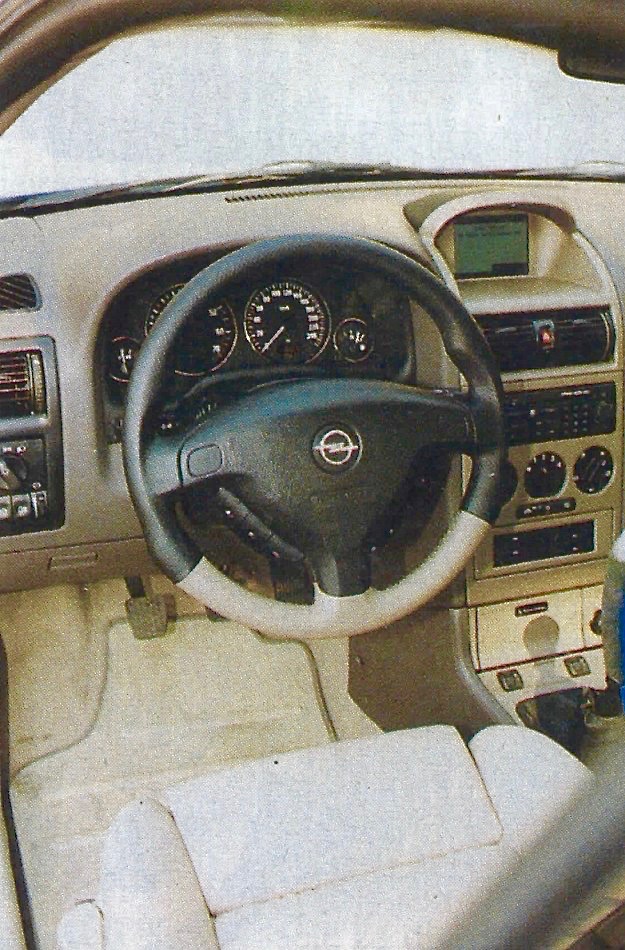 Opel Astra Coupe Turbo – kierownica