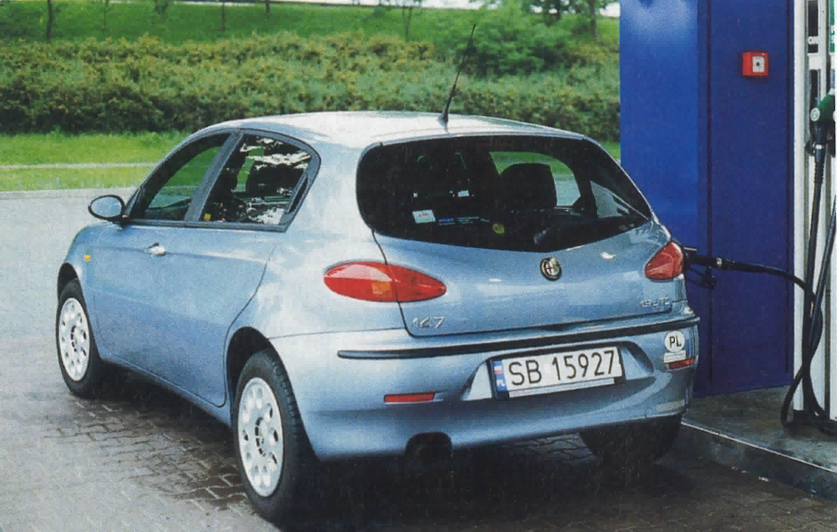 Alfa Romeo 147 1.9 JTD – tył przy drystrybutorze