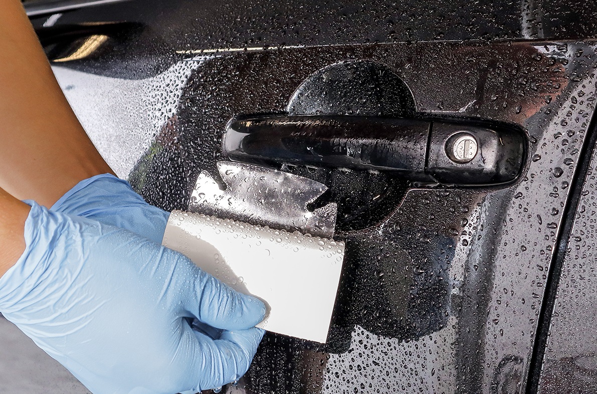 ochrona wnek klamek umieszczenie naklejki