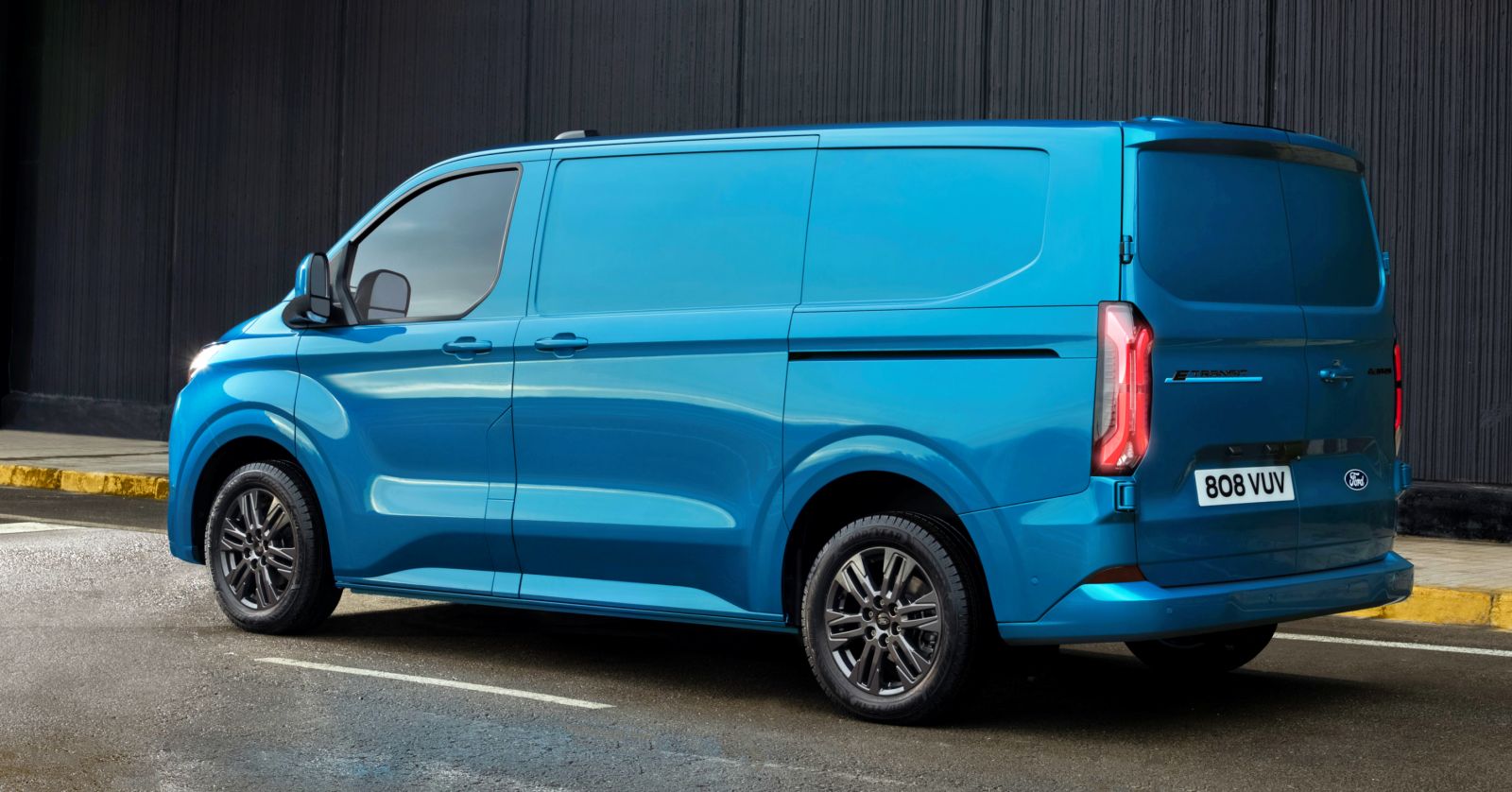 ford_transit_custom_tyl