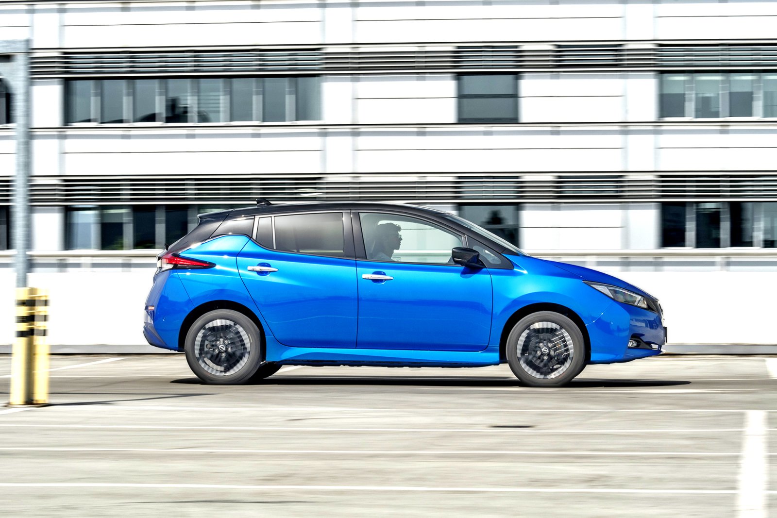 Nissan_Leaf_2022_bok