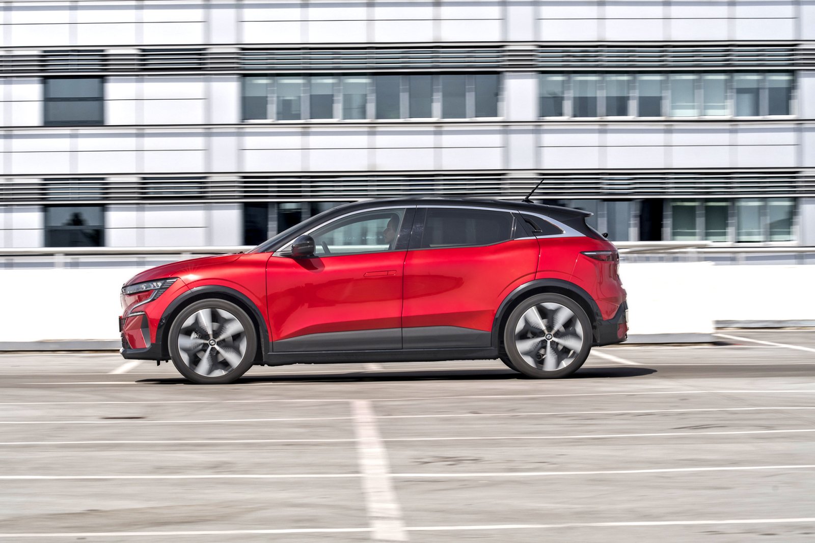 renault_megane_e-tech_2022_bok