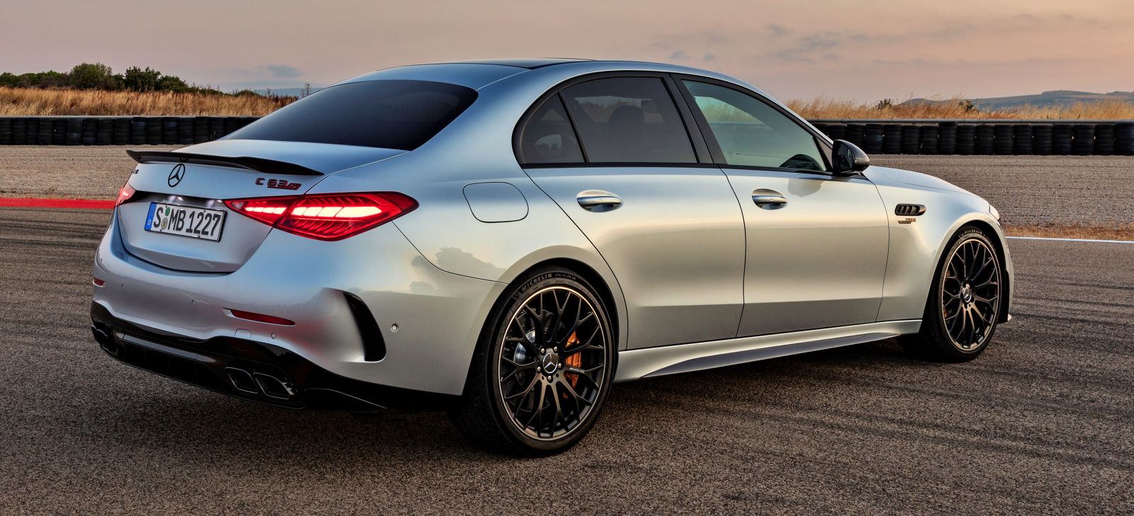 mercedes_amg_c63s_tyl