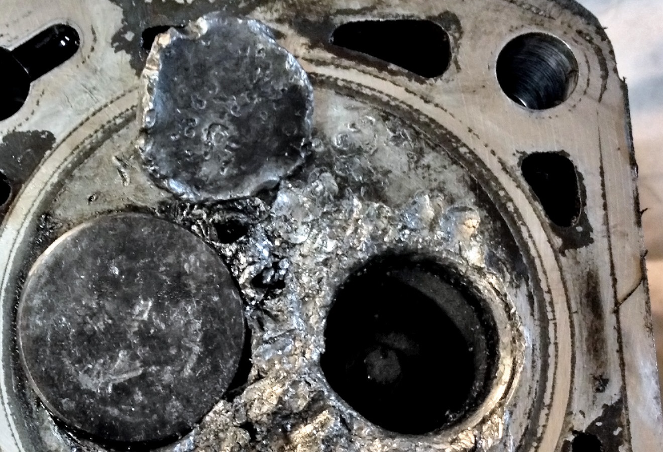 klapki w dolocie zniszczenia po awarii