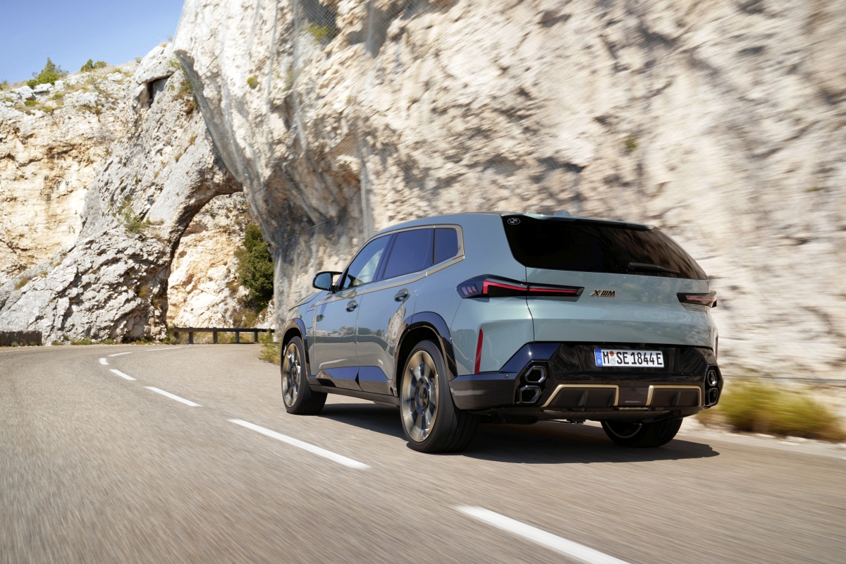 2023 BMW XM (15)