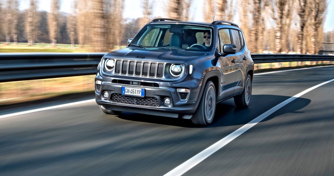 Jeep Renegade e-Hybrid – przód w ruchu