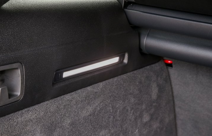 Audi A6 Avant - oświetlenie bagażnika