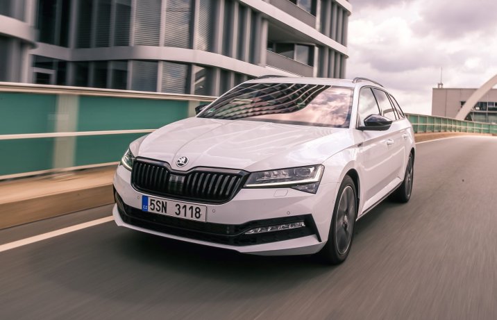 Skoda Superb Combi - przód