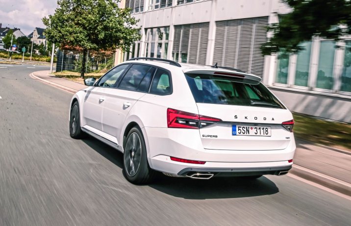 Skoda Superb Combi - tył