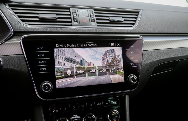 Skoda Superb Combi - ekran