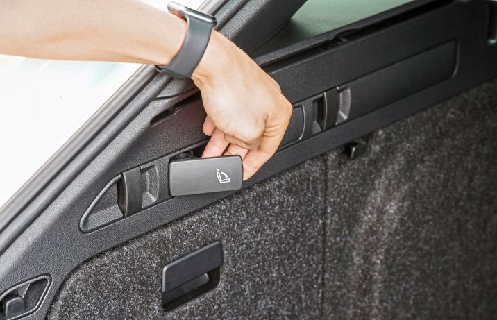 Skoda Superb Combi - zdalne składanie kanapy