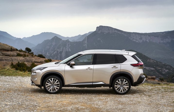 2023 Nissan X-Trail – bok