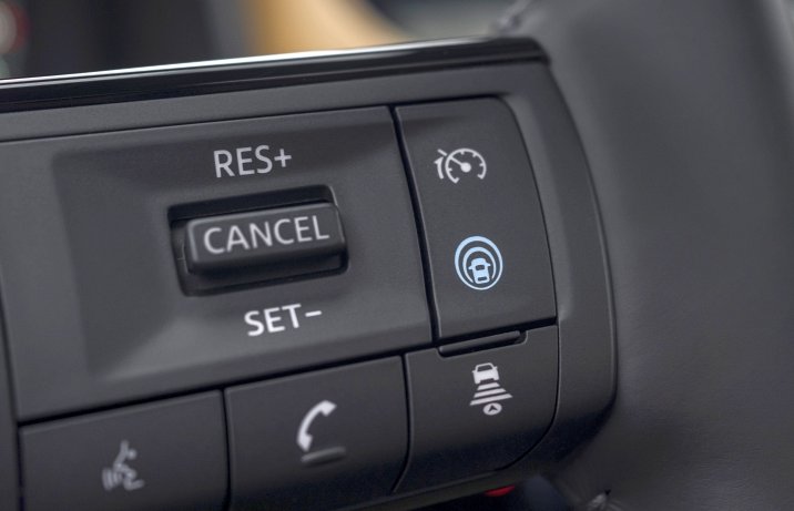 2023 Nissan X-Trail – sterowanie na kierownicy