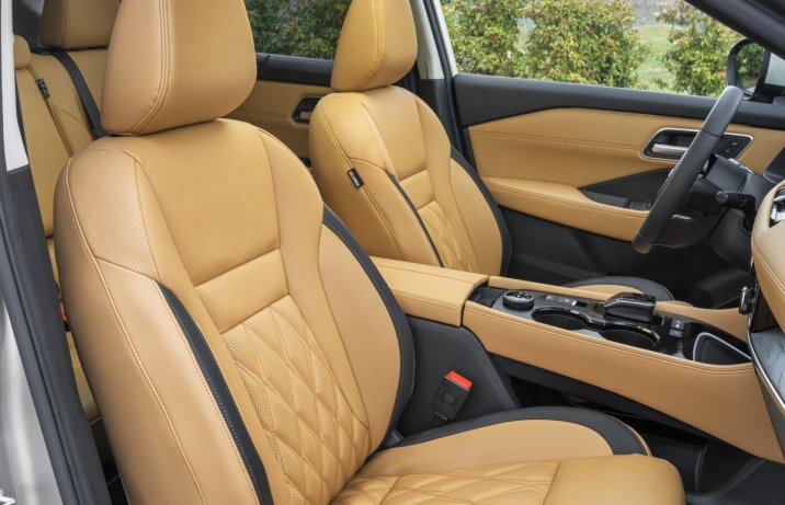 2023 Nissan X-Trail – fotele z przodu