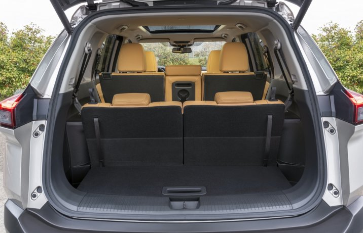 2023 Nissan X-Trail – bnagażnik