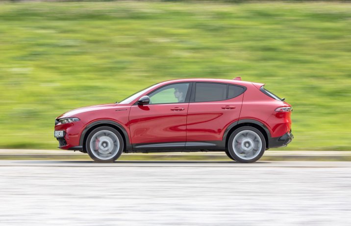 Alfa Romeo Tonale - bok