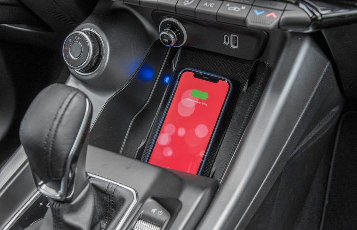 Alfa Romeo Tonale - ładowarka indukcyjna