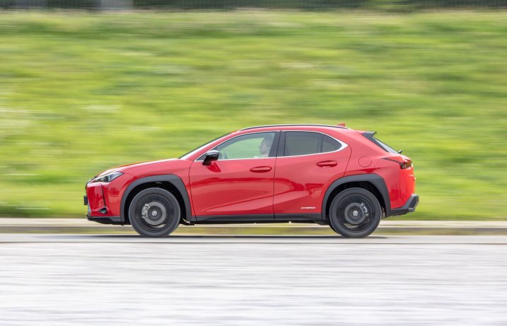 Lexus UX - bok